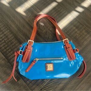 Vintage 90s Dooney & Bourke small blue patent leather purse with zipper